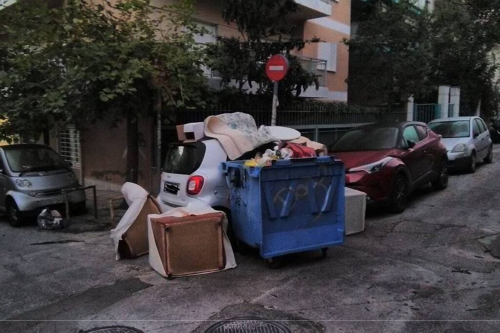 Το παρκάρισμα που έγινε Viral - Άφησε το αμάξι στη γωνία και μετά... (photos)