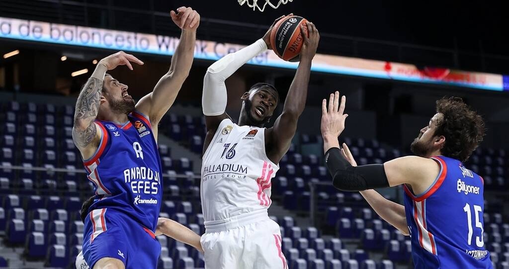 Ρεάλ Μαδρίτης: Καλεί Γκαρούμπα το NBA