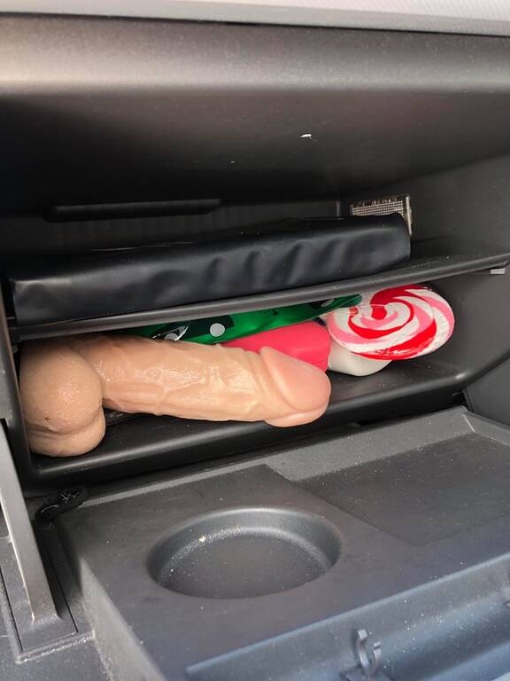 Πούλησε το αυτοκίνητο, αλλά δε θα πιστεύεις τι ξέχασε μέσα (photos)