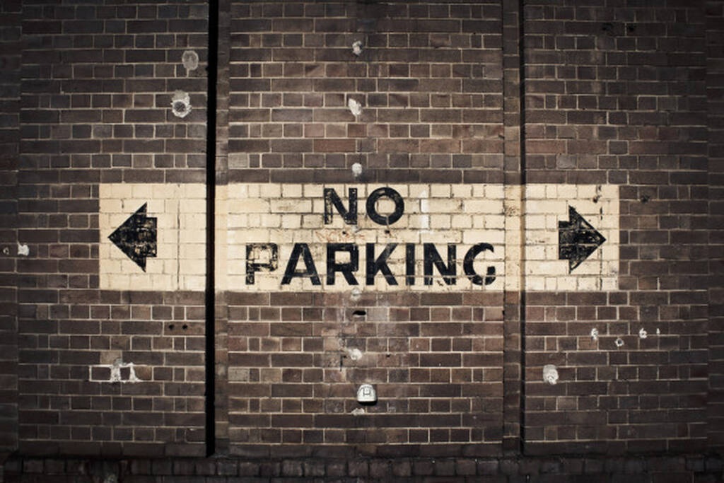 Το παρκάρισμα που έγινε Viral - Άφησε το αμάξι στη γωνία και μετά... (photos)