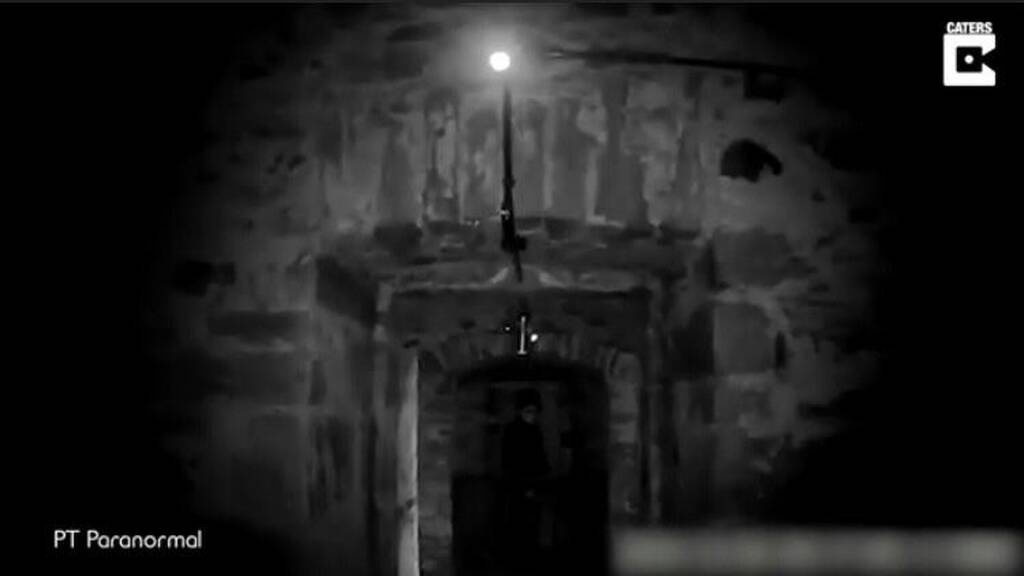 Θέλησαν να πάνε σε στοιχειωμένο κελί- Δε θα πιστεύετε τι κατέγραψαν (photos+video)