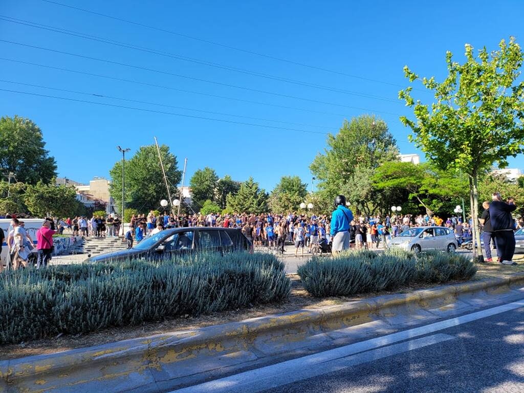 Ιωνικός: Πανικός στη Νίκαια για την άνοδο - Βγήκε κόσμος στους δρομους (video-photos)