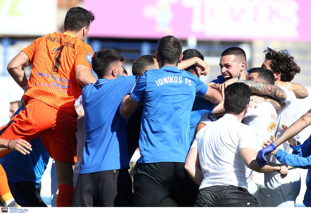 Χαμός στην Νίκαια: Ανατροπή από τον Ιωνικό και δυο αποβολές (videos+photos)