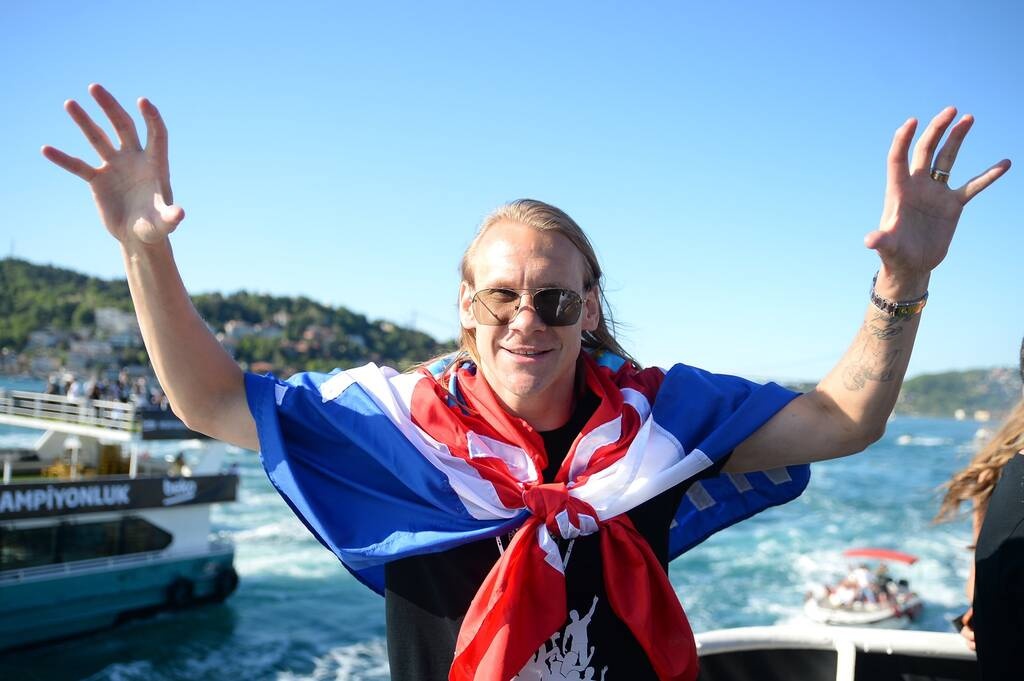 Χαμός στον Βόσπορο για την Μπεσίκτας: Φιέστα με σκάφη για το πρωτάθλημα (video+photos)