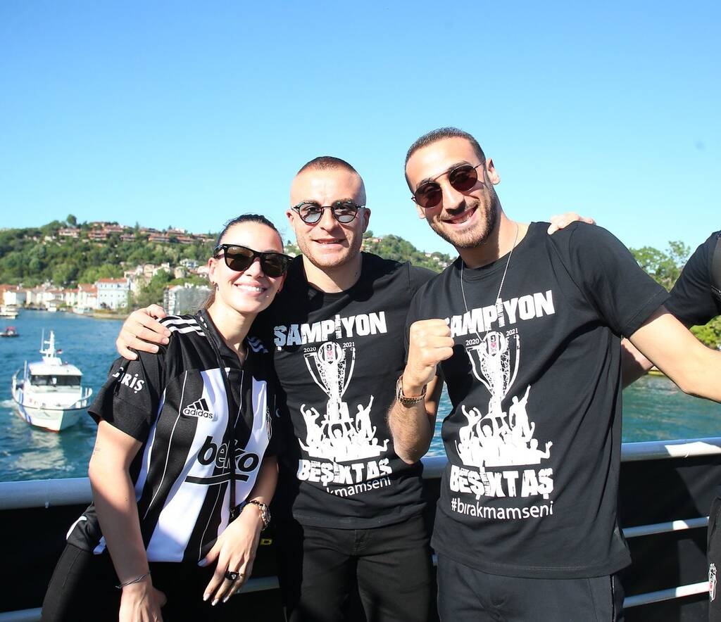 Χαμός στον Βόσπορο για την Μπεσίκτας: Φιέστα με σκάφη για το πρωτάθλημα (video+photos)