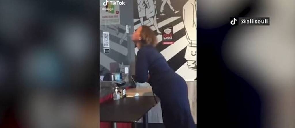Απίστευτο: Της ζήτησαν να βάλει μάσκα και αυτή... τους έφτυσε (photos+video)