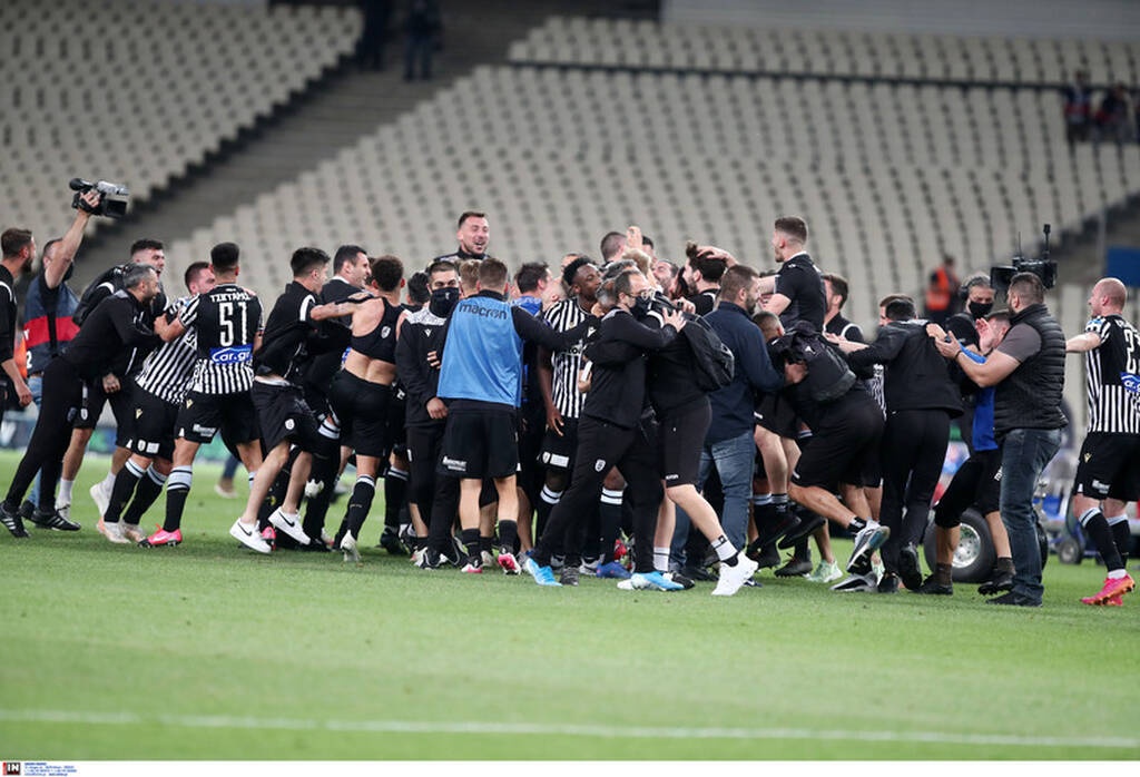 Ολυμπιακός-ΠΑΟΚ: Η απονομή στον «Δικέφαλο» - Έξαλλοι πανηγυρισμοί! (video+photos)