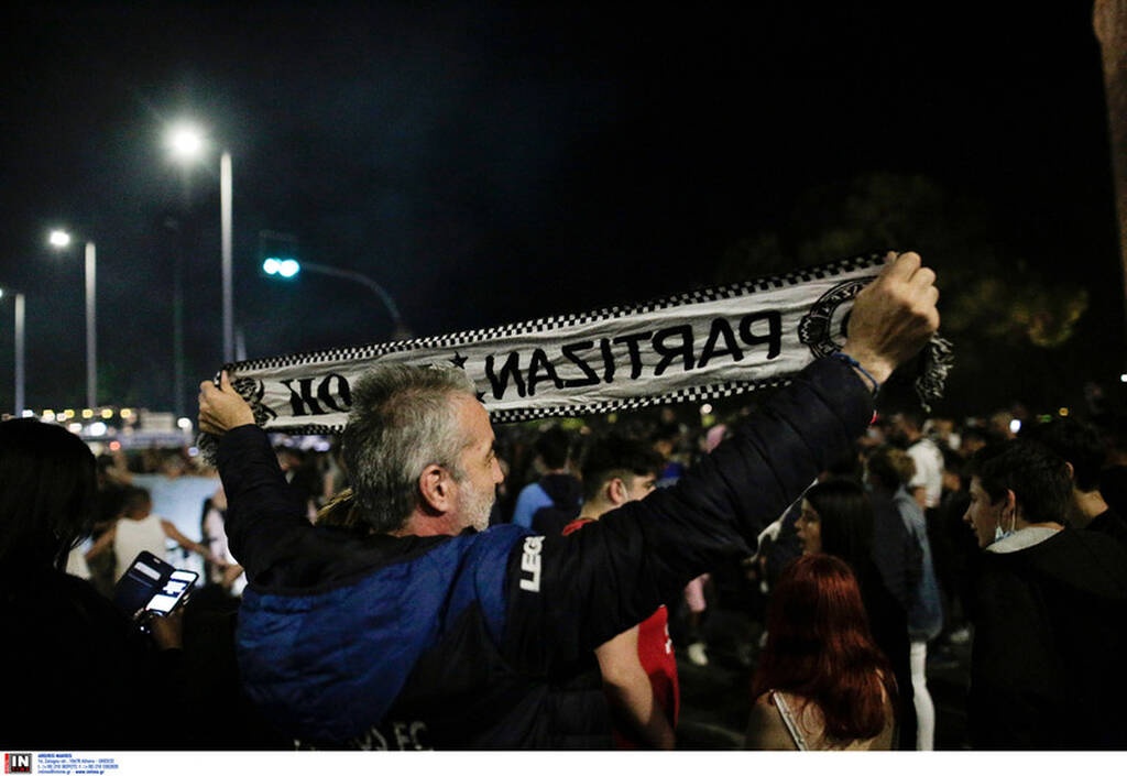 Τρέλα για την κούπα - Στον Λευκό Πύργο οπαδοί του ΠΑΟΚ (video+photos)