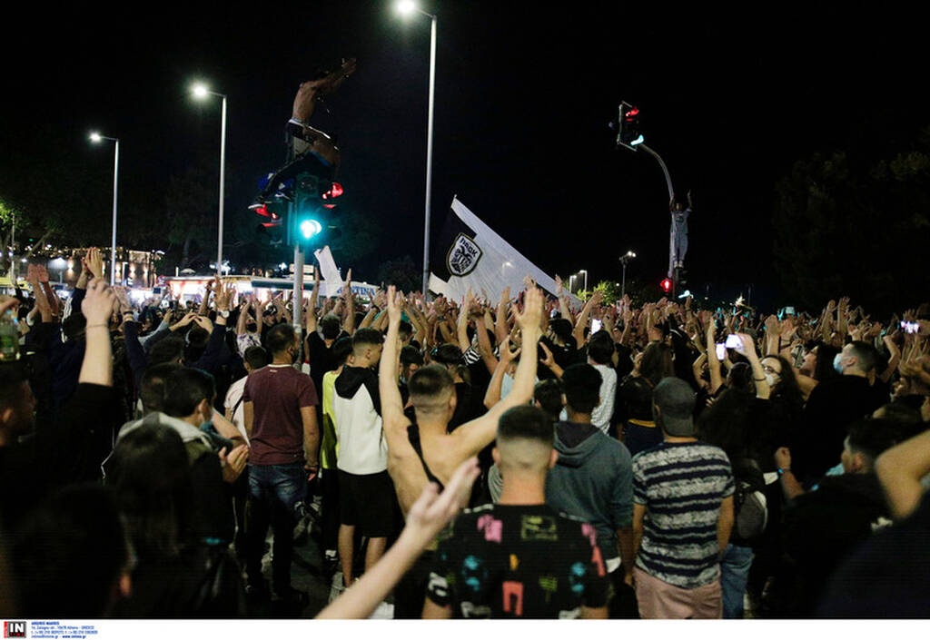 Τρέλα για την κούπα - Στον Λευκό Πύργο οπαδοί του ΠΑΟΚ (video+photos)