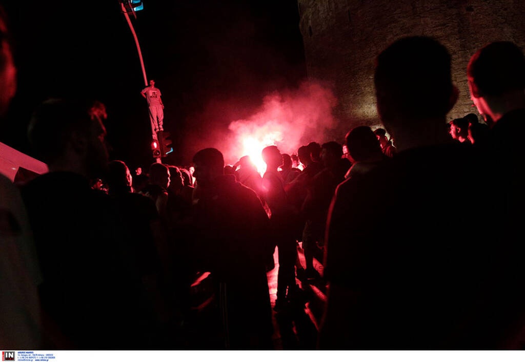 Τρέλα για την κούπα - Στον Λευκό Πύργο οπαδοί του ΠΑΟΚ (video+photos)