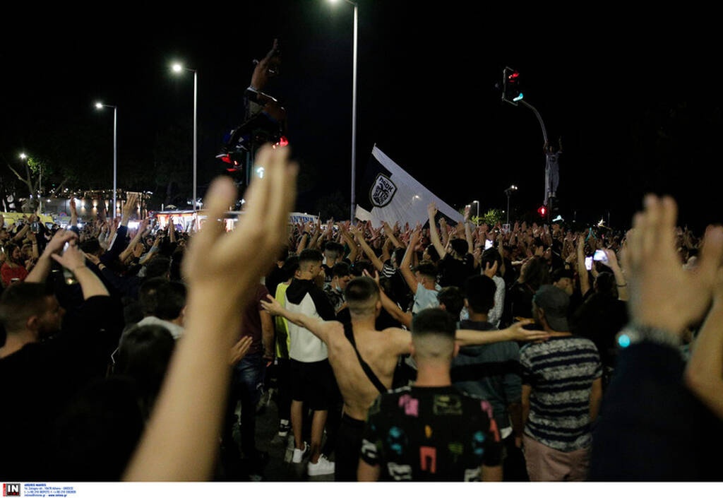 Τρέλα για την κούπα - Στον Λευκό Πύργο οπαδοί του ΠΑΟΚ (video+photos)