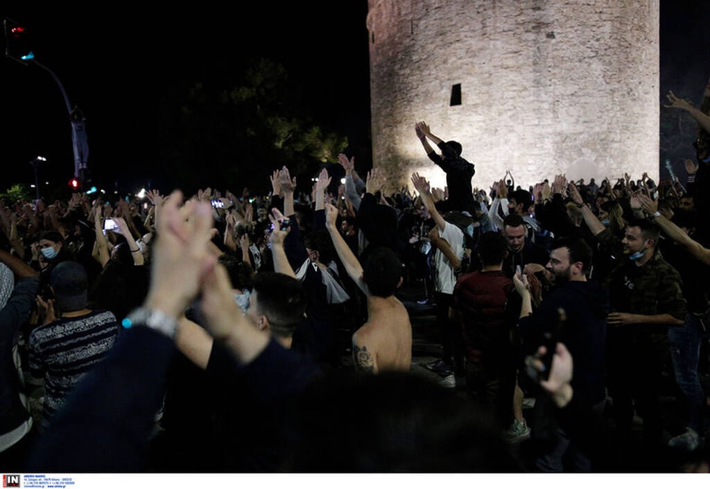 Τρέλα για την κούπα - Στον Λευκό Πύργο οπαδοί του ΠΑΟΚ (video+photos)