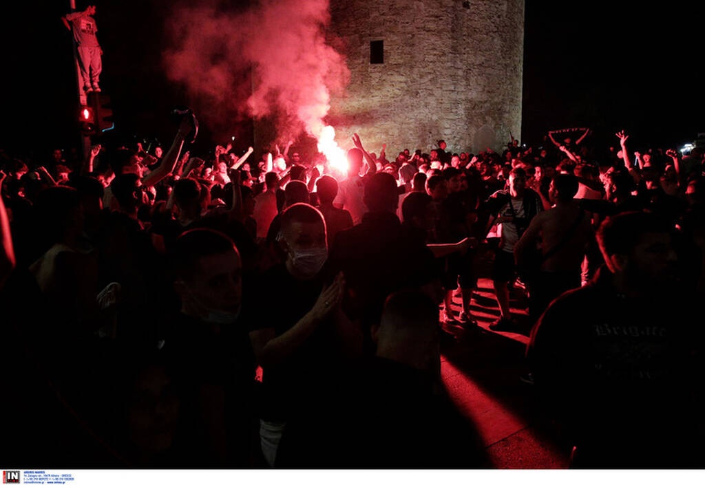 Τρέλα για την κούπα - Στον Λευκό Πύργο οπαδοί του ΠΑΟΚ (video+photos)