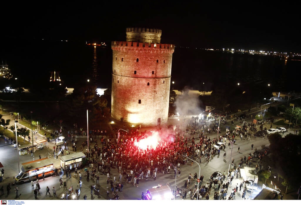 Τρέλα για την κούπα - Στον Λευκό Πύργο οπαδοί του ΠΑΟΚ (video+photos)