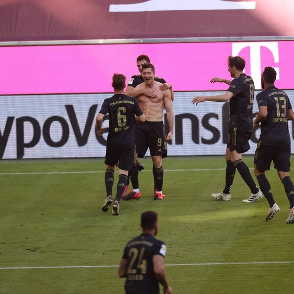 Ο Λεβαντόφσκι ξεπέρασε τον Μίλερ, τρέλα για τον Πολωνό κι απονομή για το 31o! (video+photos)