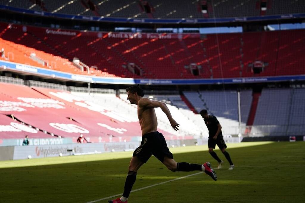 Ο Λεβαντόφσκι ξεπέρασε τον Μίλερ, τρέλα για τον Πολωνό κι απονομή για το 31o! (video+photos)