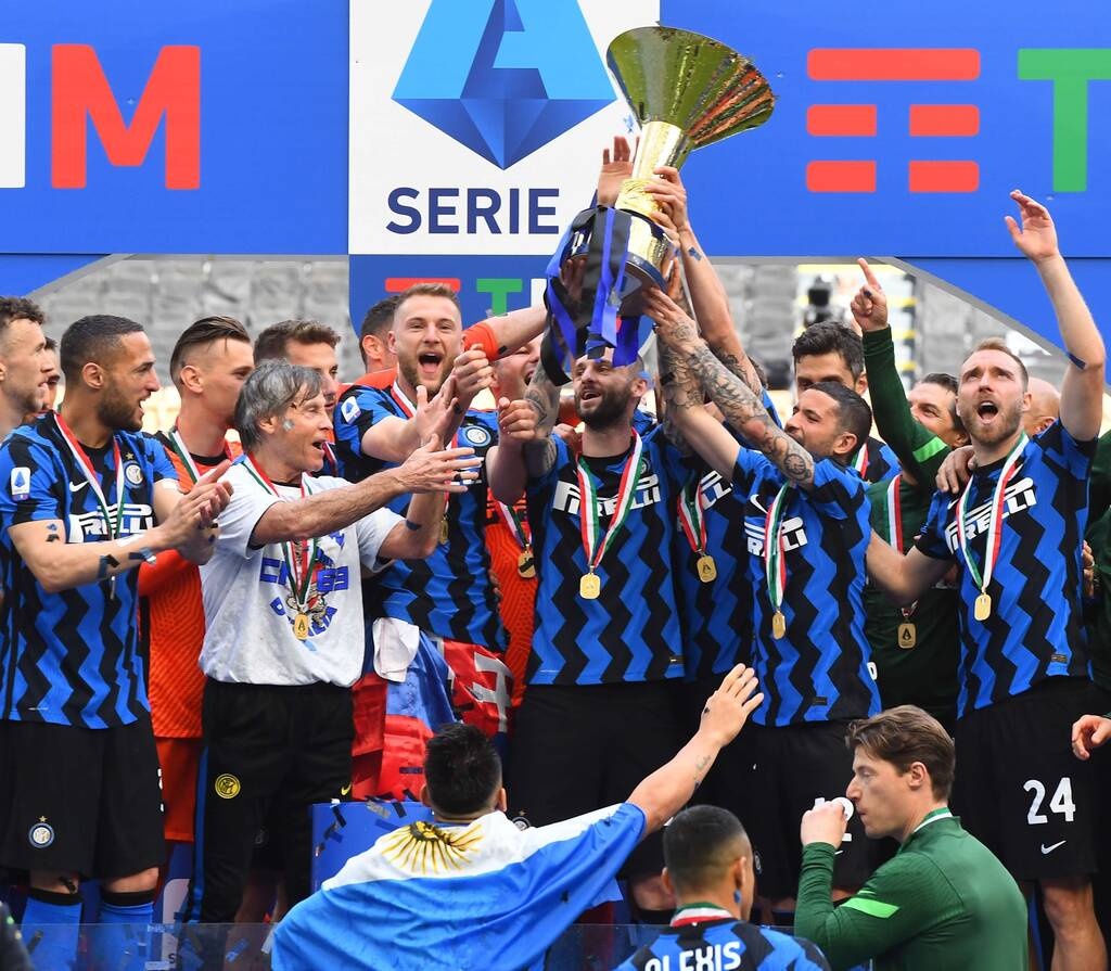 Ίντερ: Η απονομή και οι χιλιάδες κόσμου στο «Τζουζέπε Μεάτσα»! (Videos+Photos)