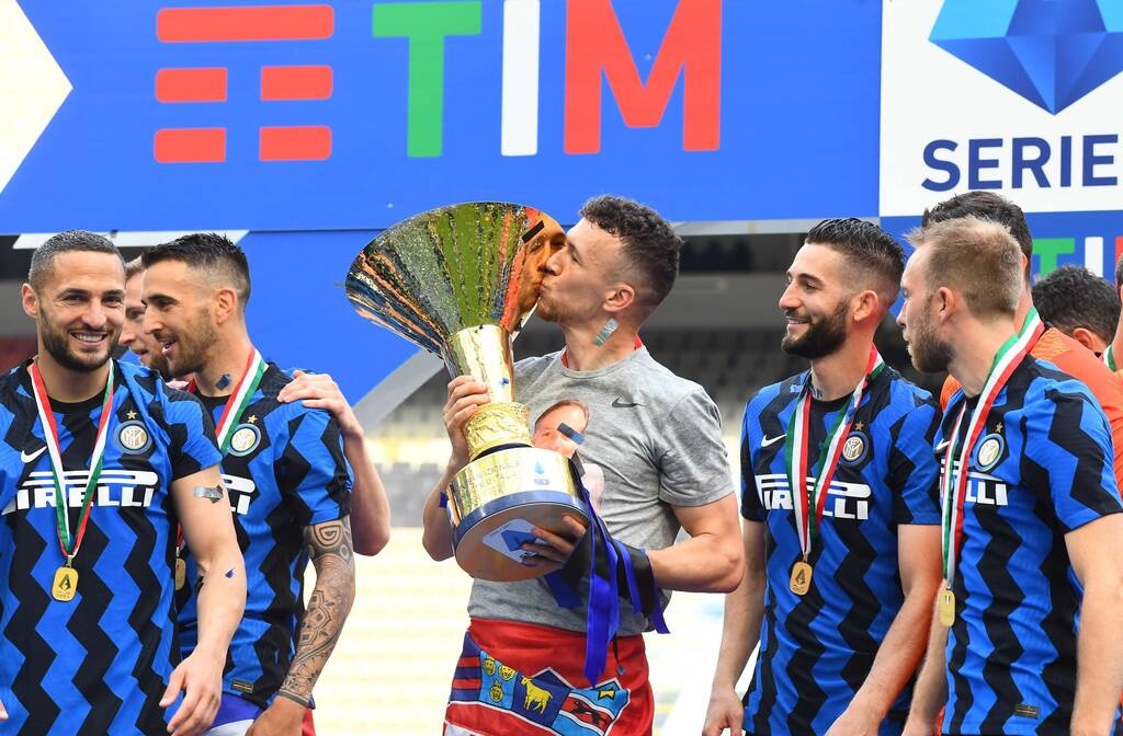 Ίντερ: Η απονομή και οι χιλιάδες κόσμου στο «Τζουζέπε Μεάτσα»! (Videos+Photos)