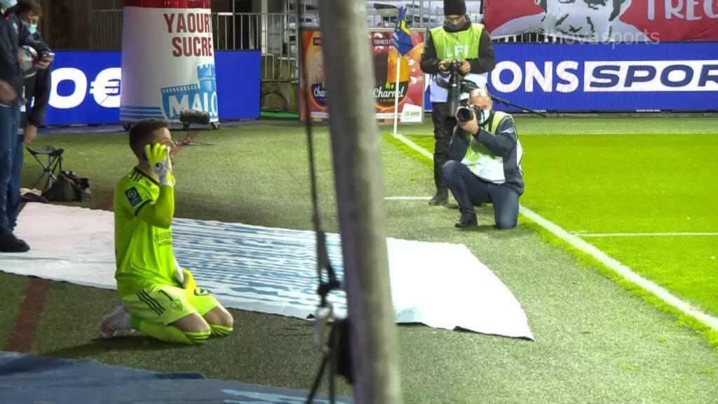 Μυθική κίνηση από τον τερματοφύλακα της Μπρεστ: Έμαθε τηλεφωνικώς ότι σώθηκε η ομάδα του και ξέσπασε