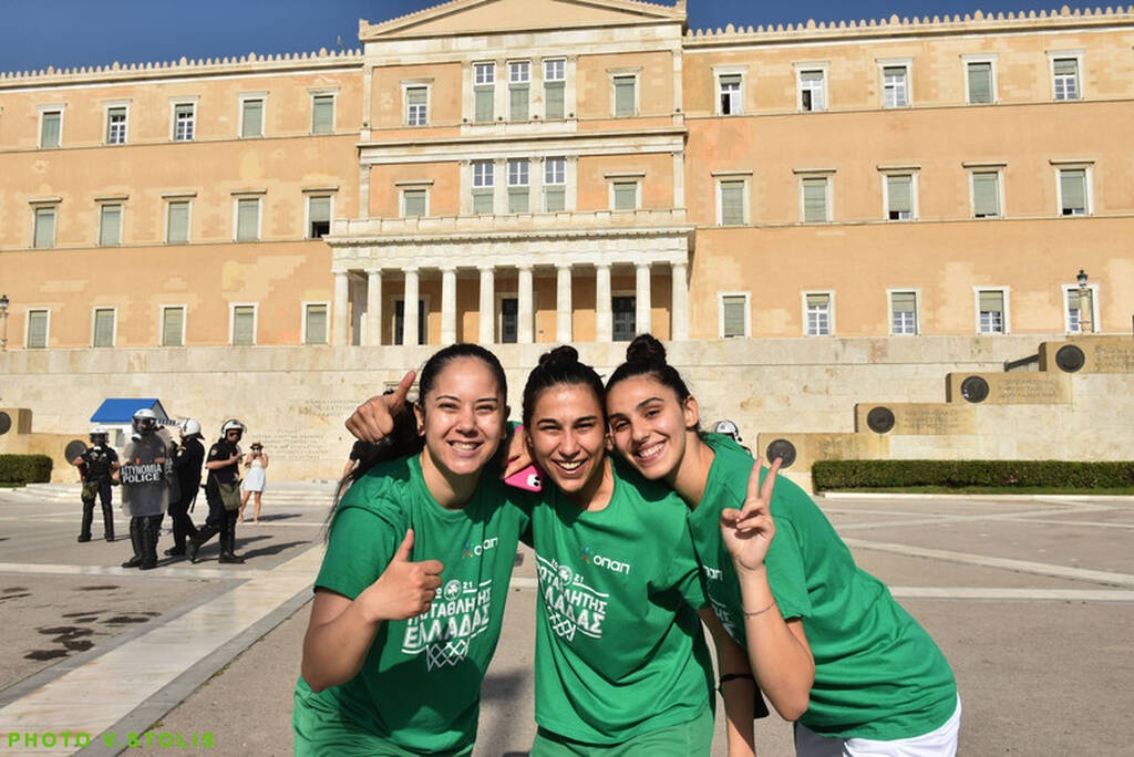 Παναθηναϊκός: Οι Πρωταθλήτριες στο Σύνταγμα και η υποδοχή στη Λεωφόρο (photos)