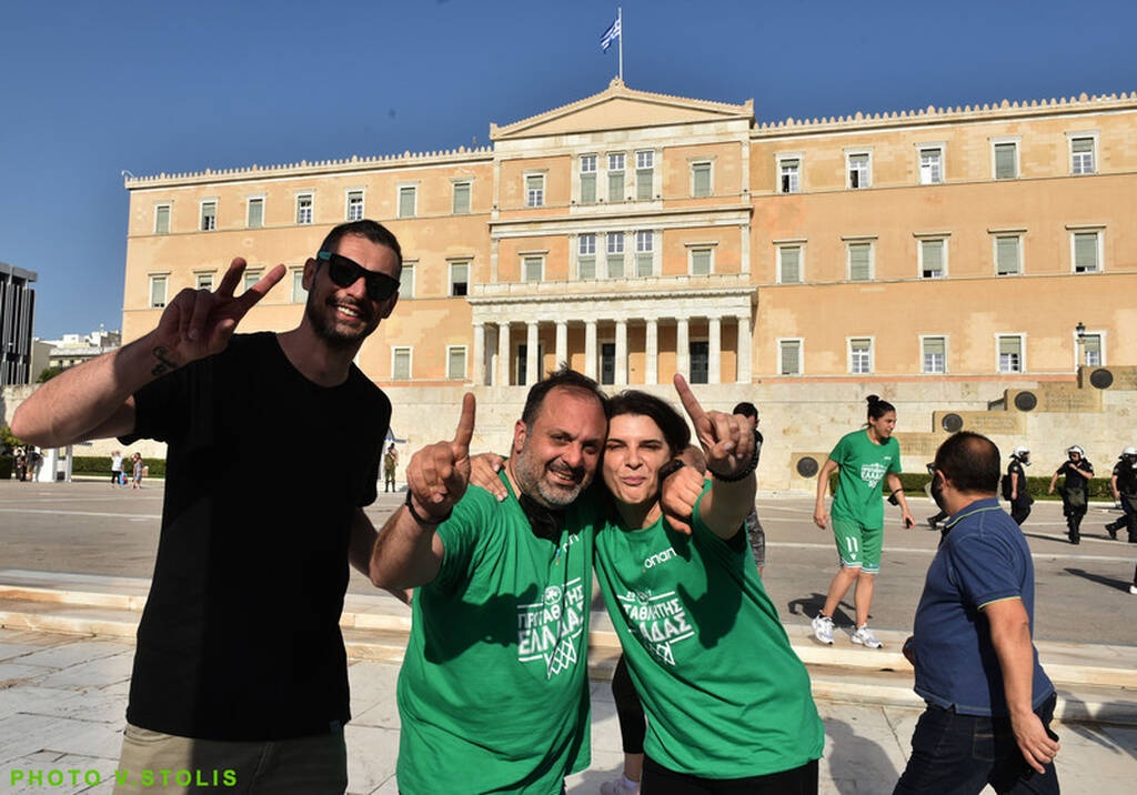 Παναθηναϊκός: Οι Πρωταθλήτριες στο Σύνταγμα και η υποδοχή στη Λεωφόρο (photos)