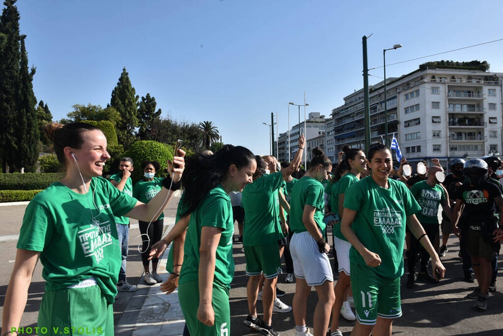 Παναθηναϊκός: Οι Πρωταθλήτριες στο Σύνταγμα και η υποδοχή στη Λεωφόρο (photos)