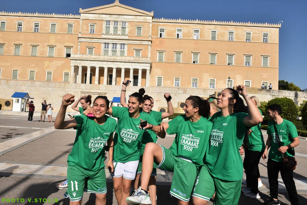 Παναθηναϊκός: Οι Πρωταθλήτριες στο Σύνταγμα και η υποδοχή στη Λεωφόρο (photos)