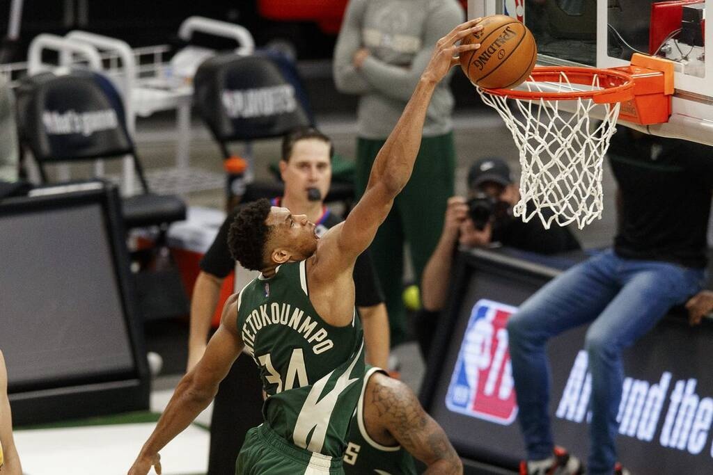 NBA: Σαρωτικοί Μπακς και 2-0 (video+photos)