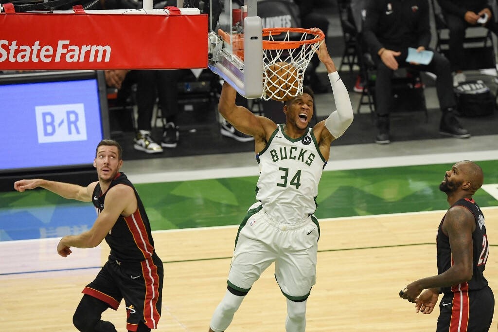 NBA: Σαρωτικοί Μπακς και 2-0 (video+photos)