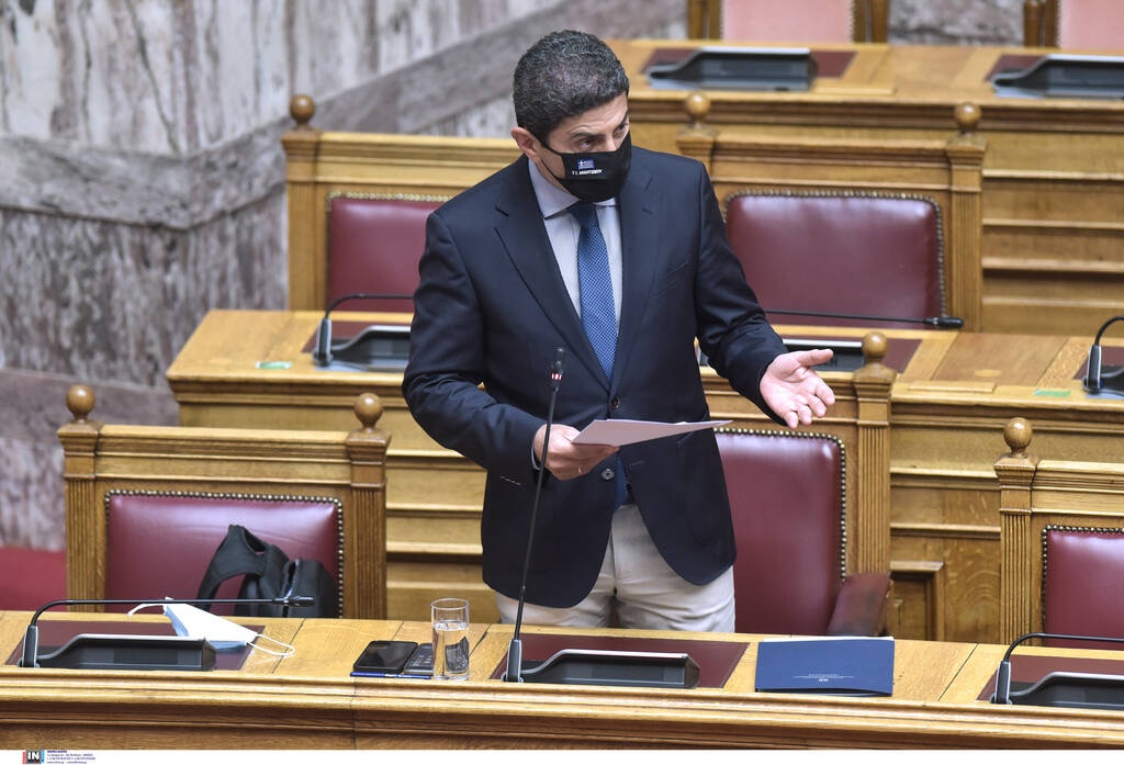 Σβήνει τα χρέη του Πανιωνίου με «φωτογραφική διάταξη» ο Αυγενάκης