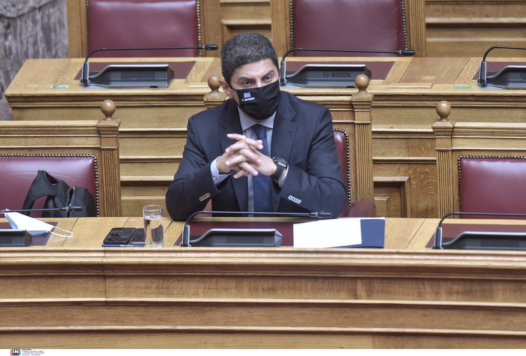 Σβήνει τα χρέη του Πανιωνίου με «φωτογραφική διάταξη» ο Αυγενάκης