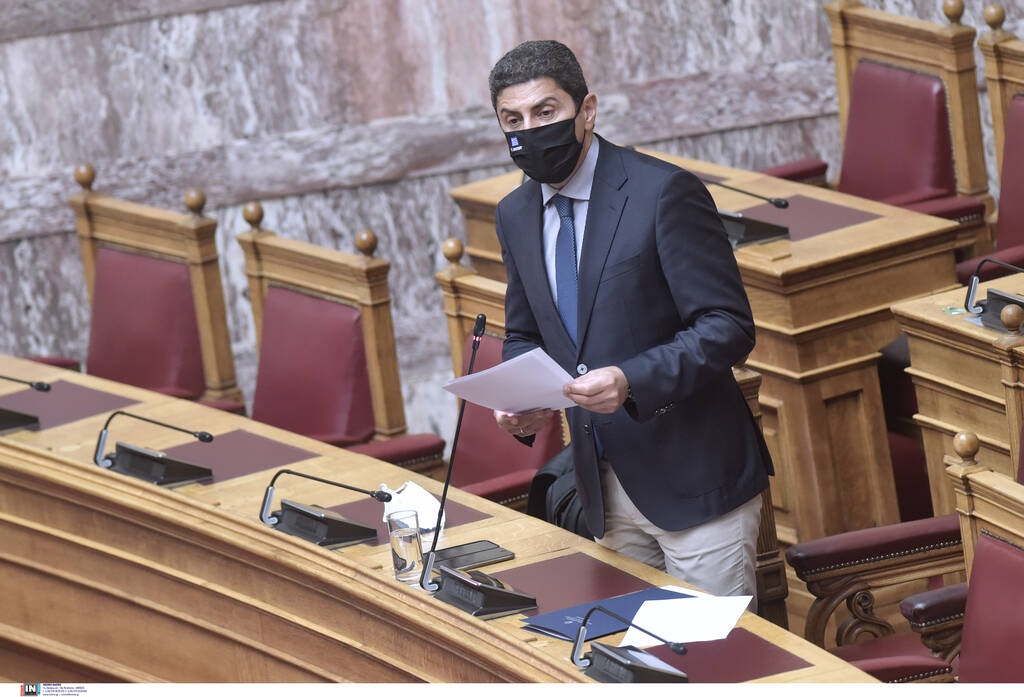 Σβήνει τα χρέη του Πανιωνίου με «φωτογραφική διάταξη» ο Αυγενάκης
