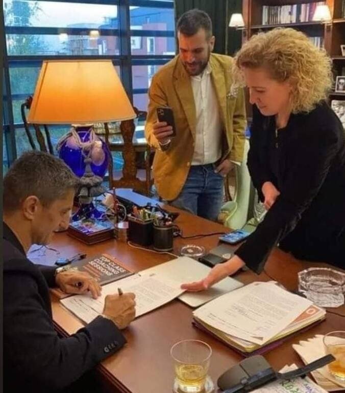 ΠΑΟΚ: Ντοκουμέντο από τις υπογραφές με Λουτσέσκου και η άφιξη του Ιβάν Σαββίδη! (photos)