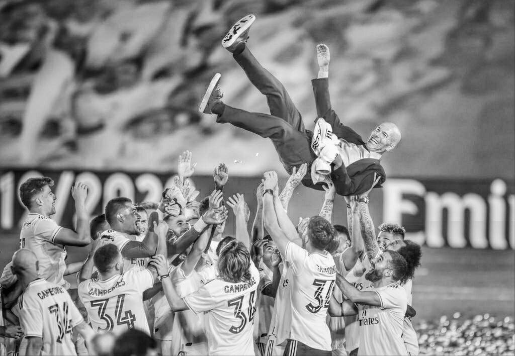 Ρεάλ Μαδρίτης: Η βασίλισσα ανακοίνωσε την αποχώρηση του Ζιντάν! (photos)