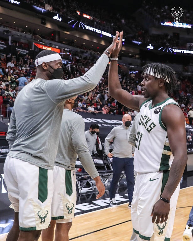 NBA: Ασταμάτητοι οι Μπακς με «διπλό» Γιάννη (photos+video)