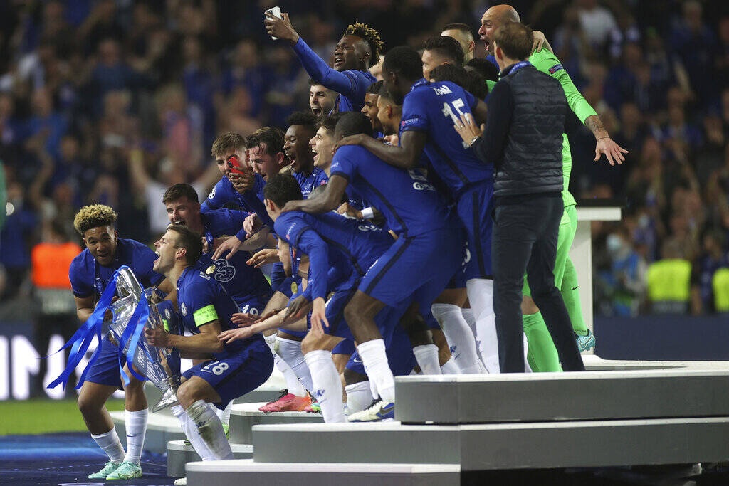 Τελικός Champions League: Η απονομή του τροπαίου στα «χέρια» της Τσέλσι (video+photos)
