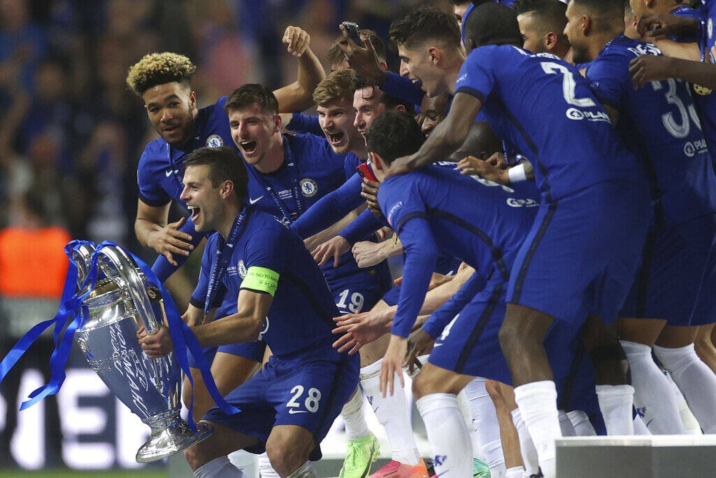Τελικός Champions League: Η απονομή του τροπαίου στα «χέρια» της Τσέλσι (video+photos)