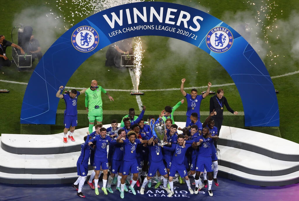 Τελικός Champions League: Η απονομή του τροπαίου στα «χέρια» της Τσέλσι (video+photos)