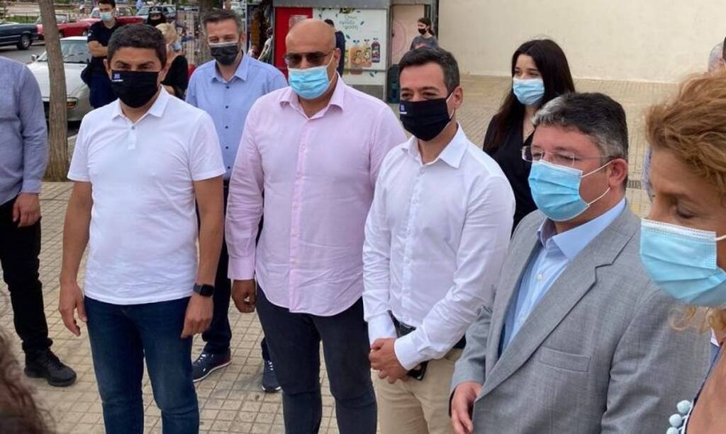 Αυγενάκης: Έστειλε ΜΑΤ στη Λεωφόρο, αλλά πήγε σε εκδήλωση με δεκάδες άτομα (photos)