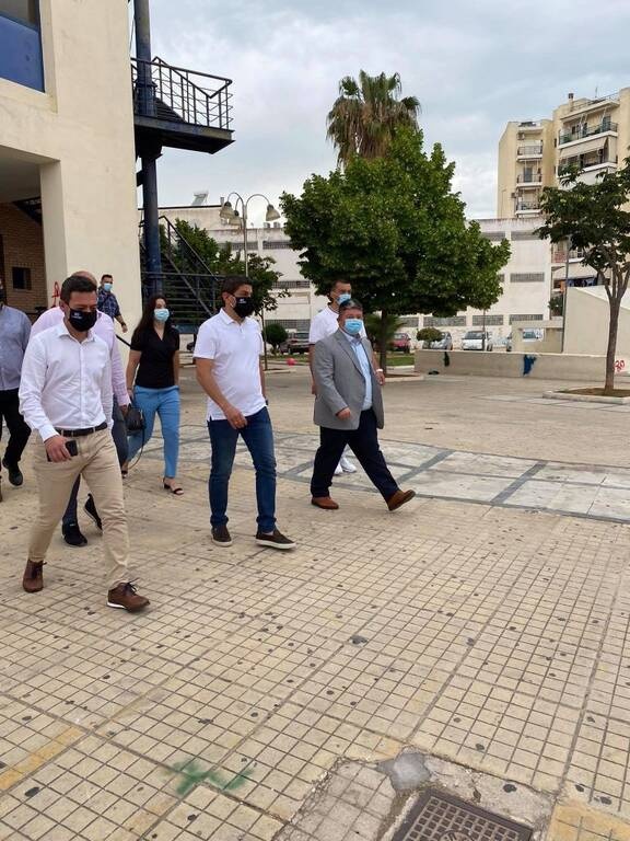 Αυγενάκης: Έστειλε ΜΑΤ στη Λεωφόρο, αλλά πήγε σε εκδήλωση με δεκάδες άτομα (photos)