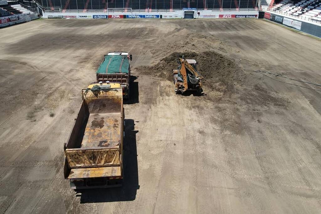 ΟΦΗ: Τρέχουν οι Κρητικοί για την αλλαγή του χλοοτάπητα! (photos)