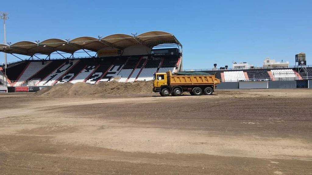 ΟΦΗ: Τρέχουν οι Κρητικοί για την αλλαγή του χλοοτάπητα! (photos)