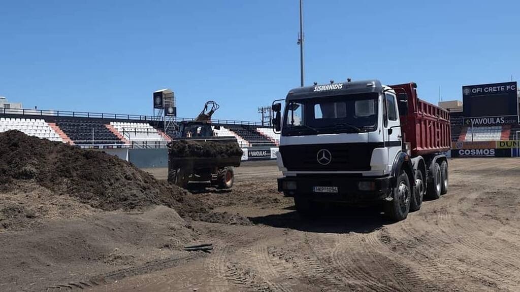 ΟΦΗ: Τρέχουν οι Κρητικοί για την αλλαγή του χλοοτάπητα! (photos)