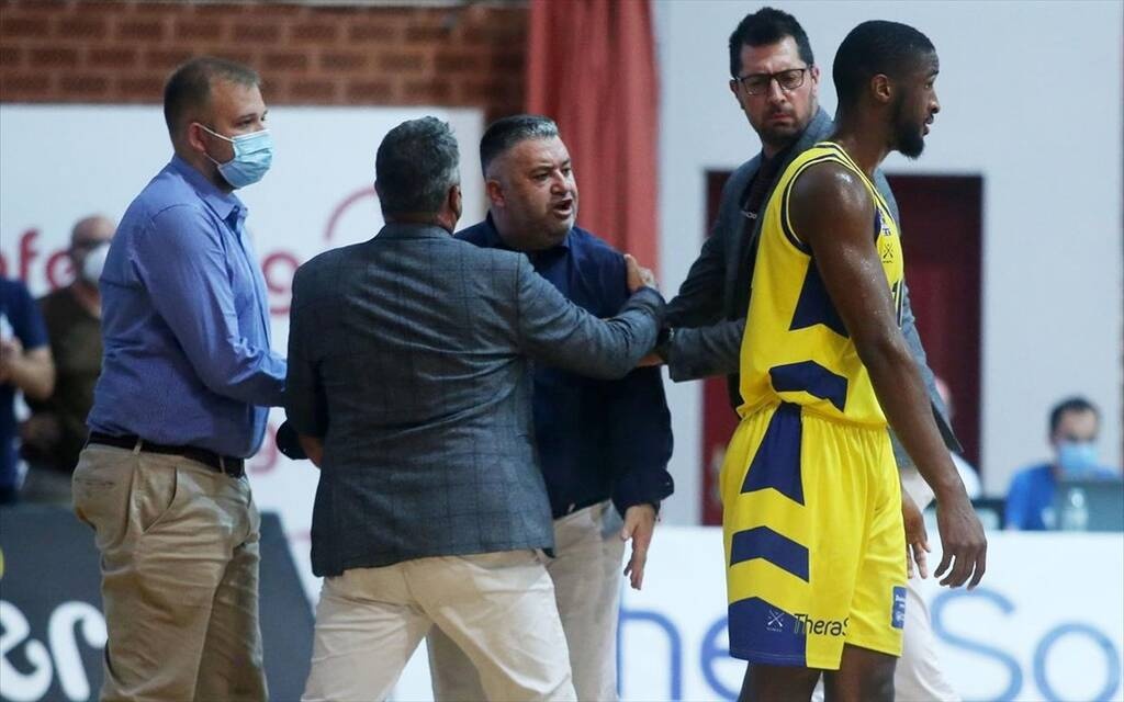 Η μπάλα στα χέρια του Αθλητικού Δικαστή