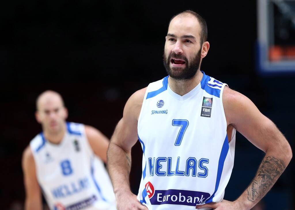 Η αγκαλιά και η αποθέωση του Πιτίνο στον Σπανούλη! (Photos)