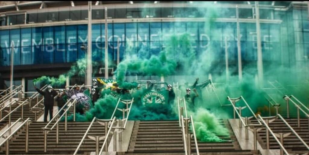 Παναθηναϊκός: Η Θύρα 13 «έβαψε» πράσινο το Γουέμπλεϊ (photos)