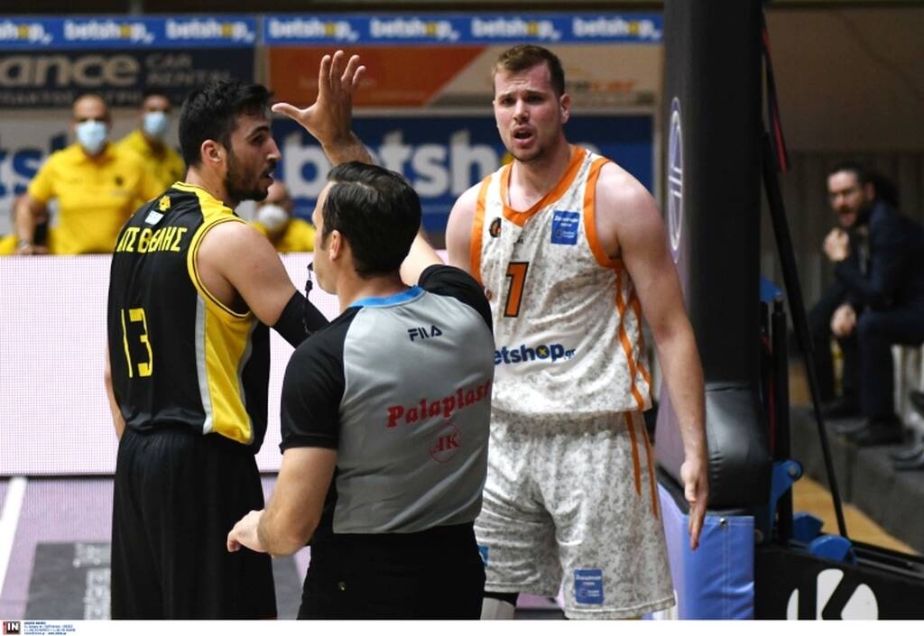 Αγράβανης: Η στιγμή με τα «γαλλικά» στους διαιτητές - «Γ@@ το σπίτι σας» (video)