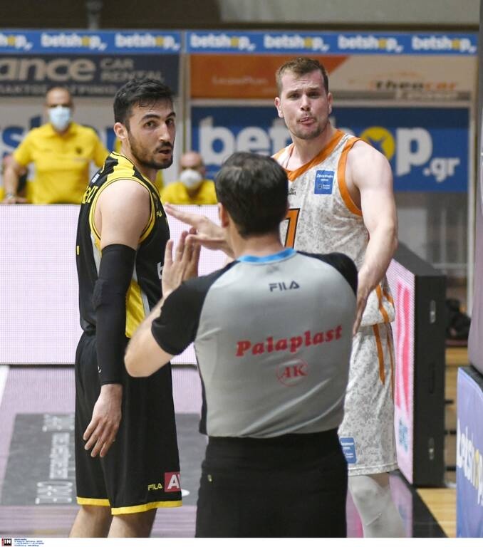 Αγράβανης: Η στιγμή με τα «γαλλικά» στους διαιτητές - «Γ@@ το σπίτι σας» (video)