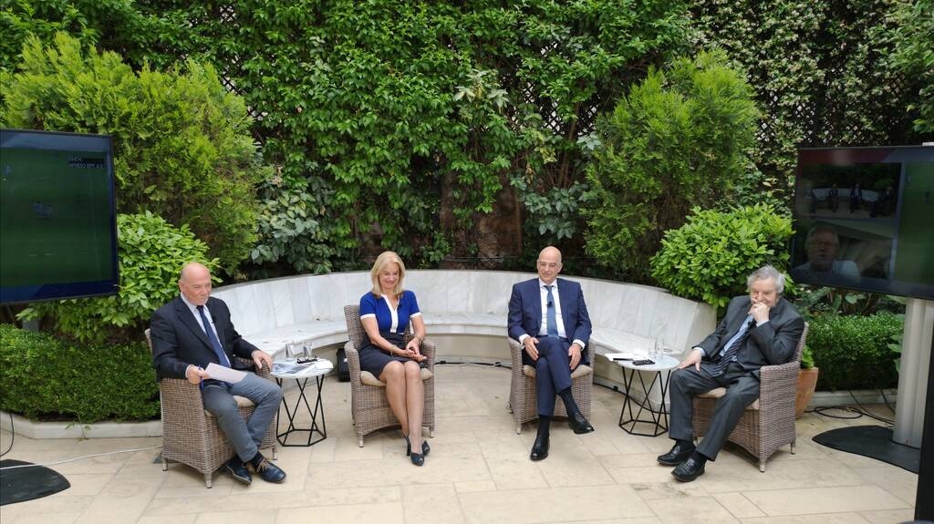 Δένδιας: «Ξαναζούμε σήμερα τα 50 χρόνια από τον ιστορικό τελικό του Γουέμπλεϊ» (photos)