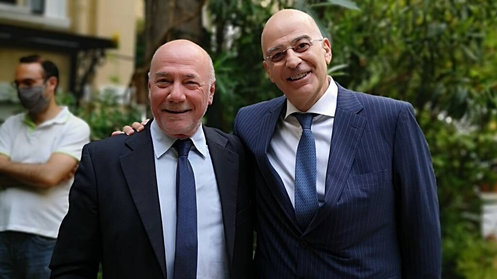 Δένδιας: «Ξαναζούμε σήμερα τα 50 χρόνια από τον ιστορικό τελικό του Γουέμπλεϊ» (photos)